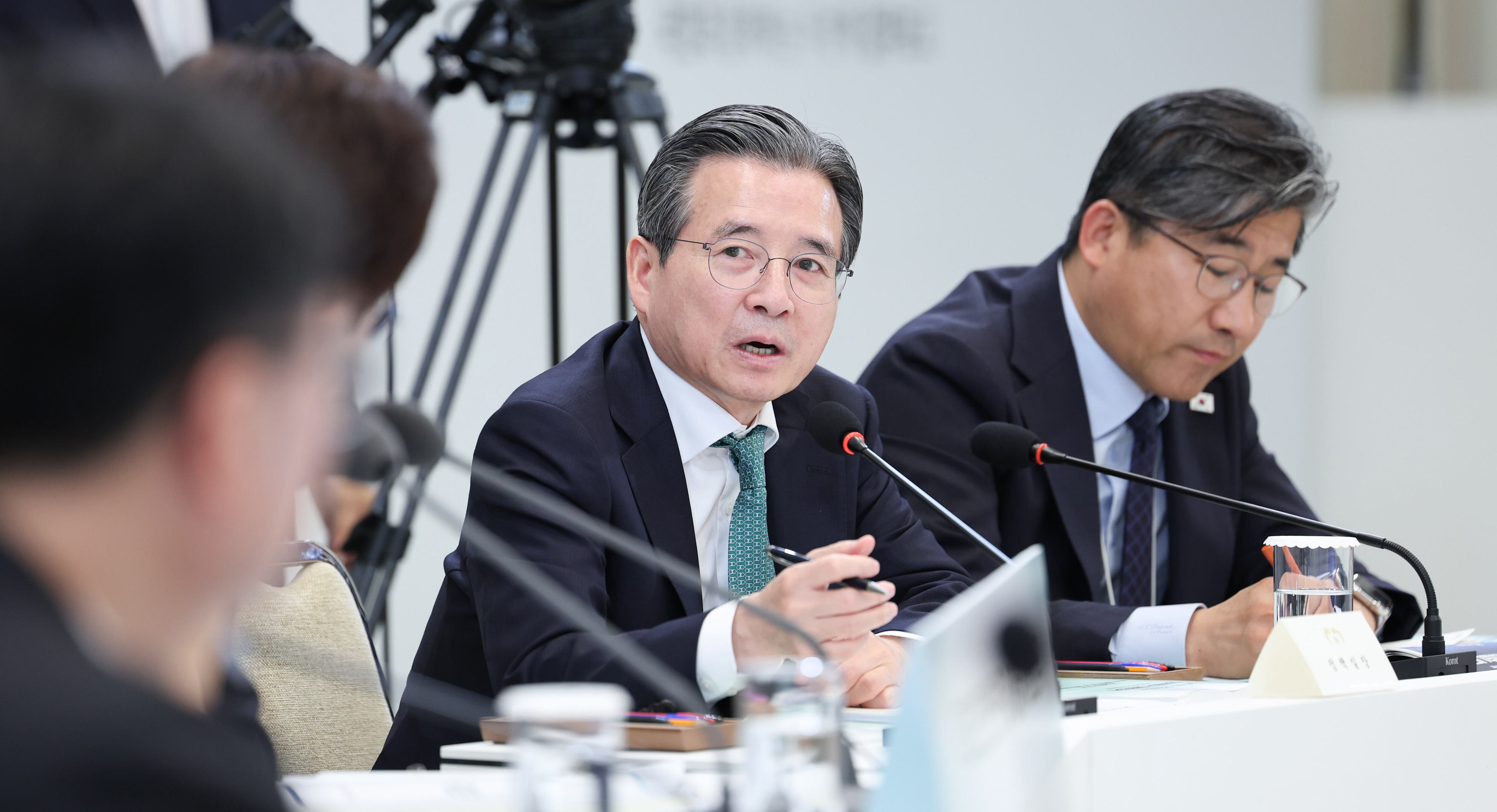 President Lee cancels meeting on corporate excess profits