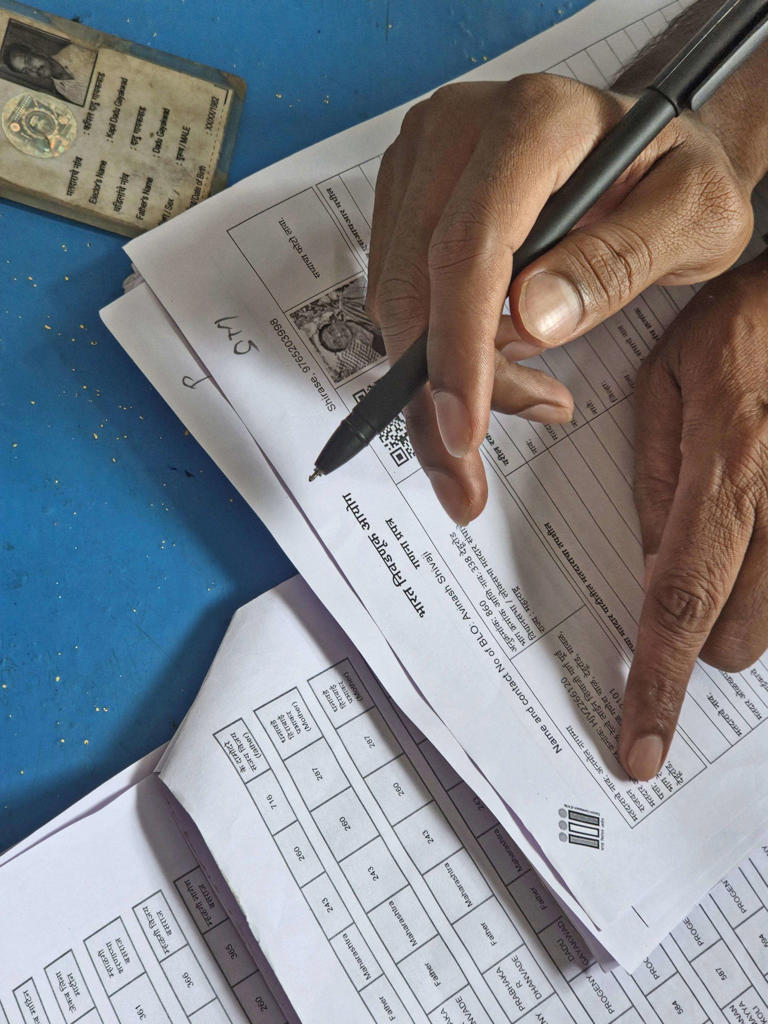 Pune dist feels need for more data-entry operators as voters’ drive ...