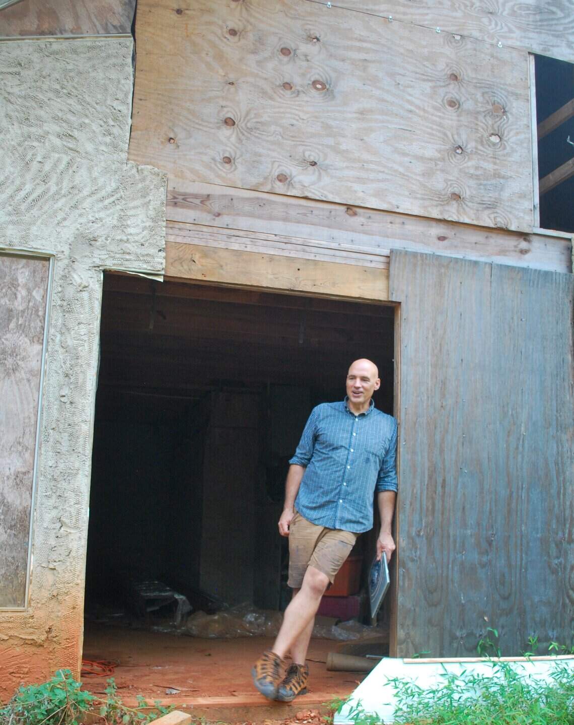 Robert Mihaly, a sculptor by trade, standing outside Caste Mont Rouge in 2019.