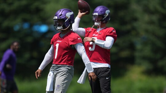 s Kyler Murray (1) and J.J. McCarthy (9) take part in drills during an NFL football practice Tuesday, June 9