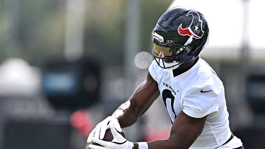 Jun 9, 2026; Houston, Texas, USA; Houston Texans linebacker Azeez al-Shaair participates in a drill during the team’s minicam