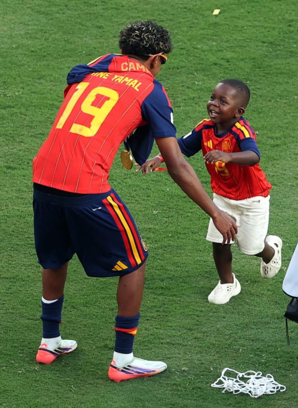 lamine-yamal-hugs-overjoyed-3-year-old-brother-in-wholesome-world-cup