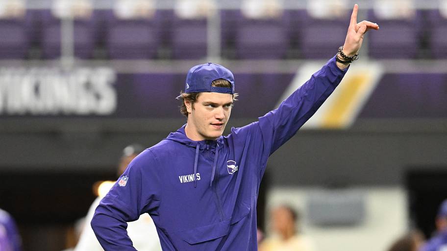 Brian Flores can force an early Vikings quarterback call