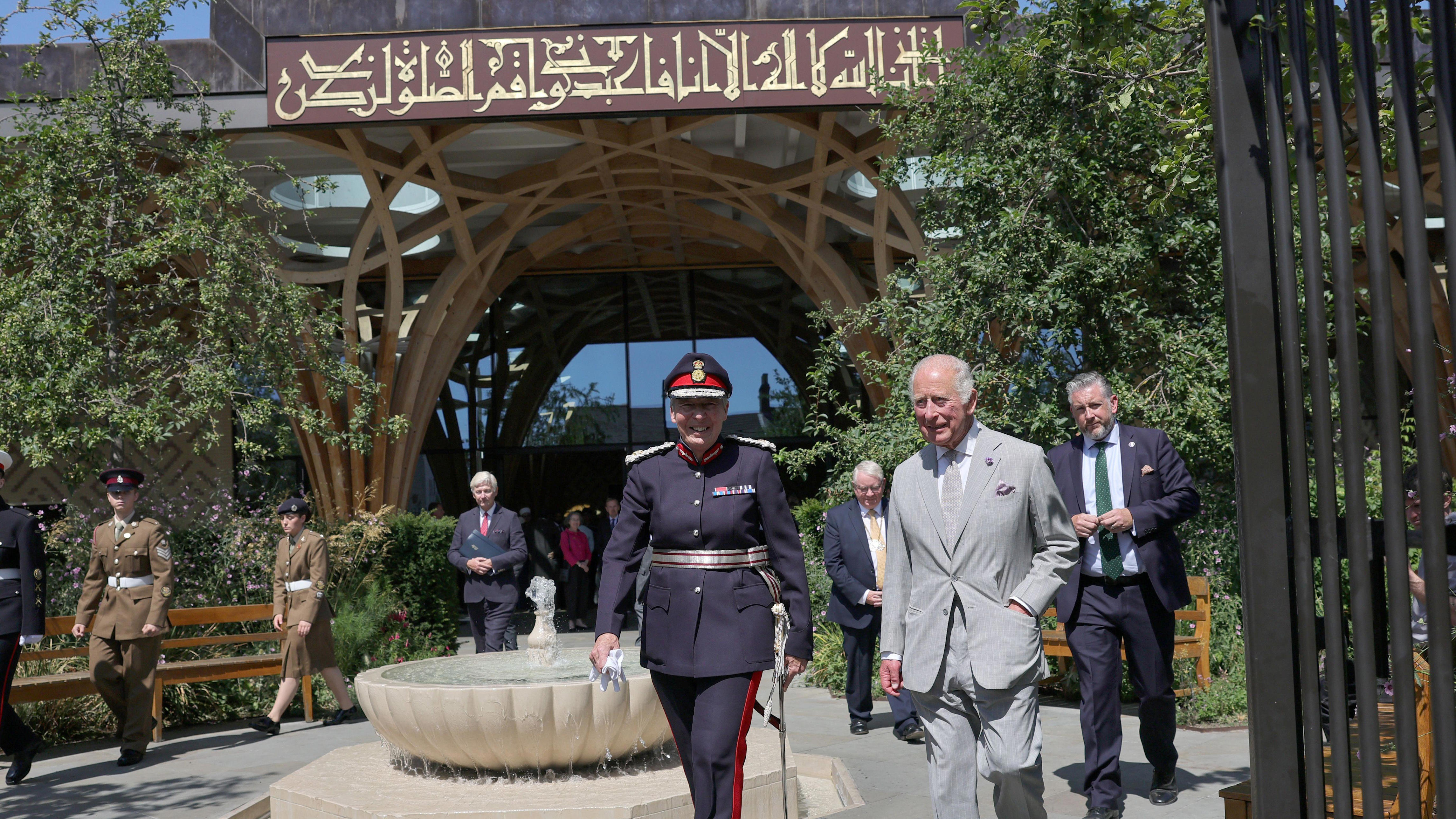 The King shared particular enthusiasm for the mosque's gardens