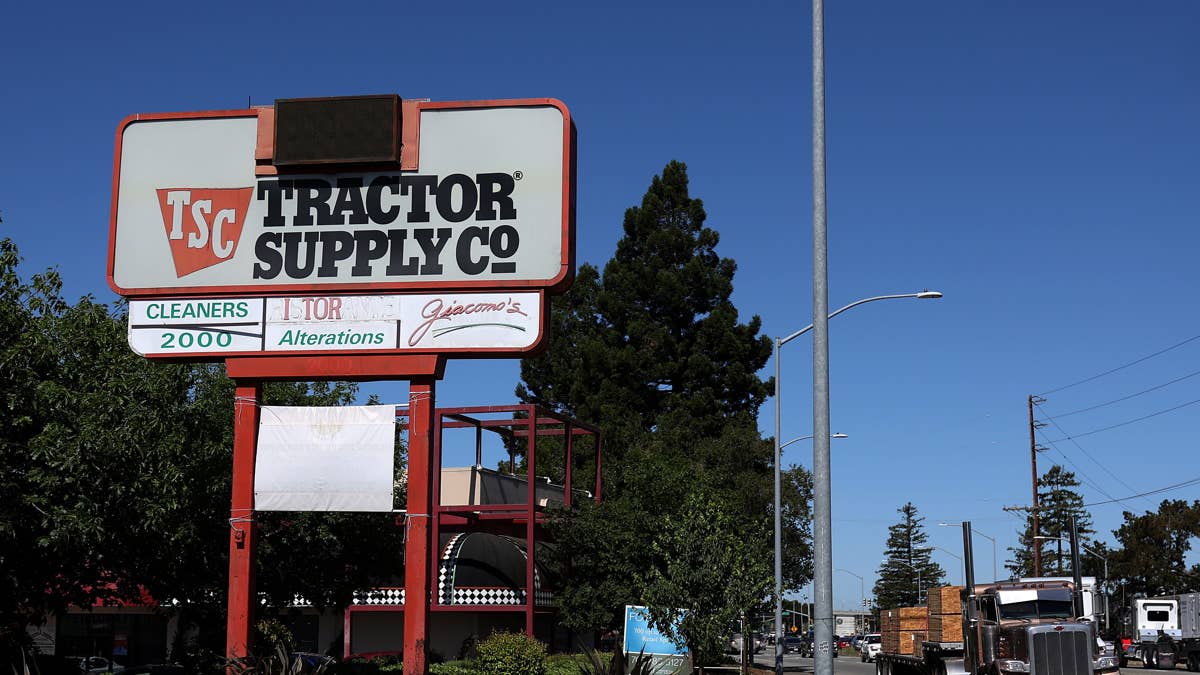 Transform your summer gatherings with Tractor Supply's $40 versatile ice bucket stand