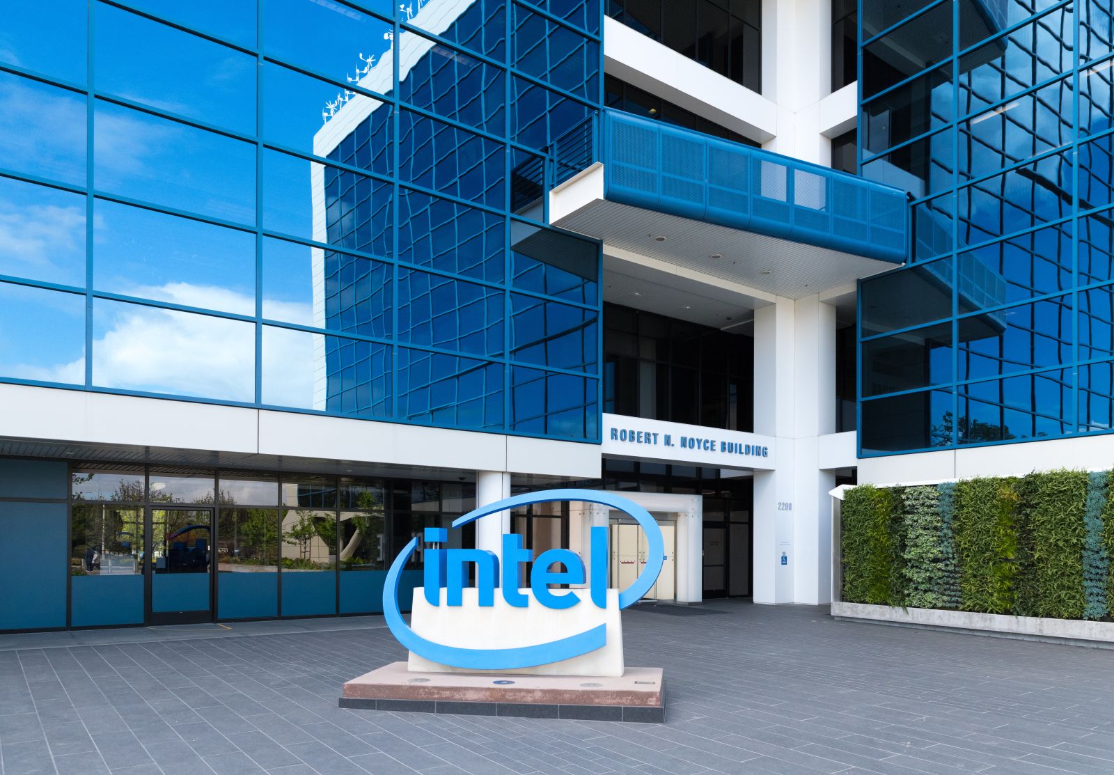 Analysts Are Turning Bullish on Intel Stock Ahead of Earnings. Here’s Why You Should Follow Their Lead.