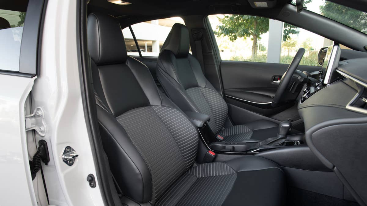 2026-toyota-corolla-xse-black-interior-front-seats