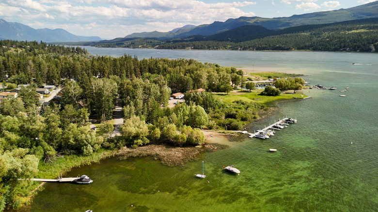 The houses, beaches, and boat jetties of Windermere town edge into Windermere Lake