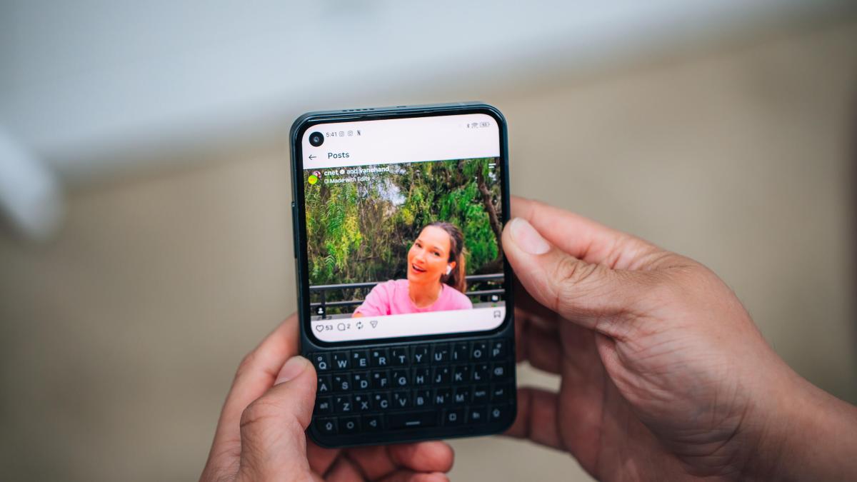 Instagram on Titan 2 Elite.