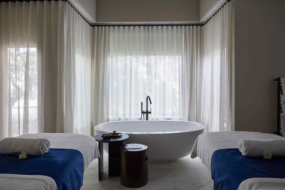 Spa suite with tub.jpg