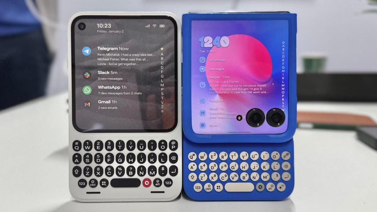 A Clicks Communicator next to a Motorola Razr