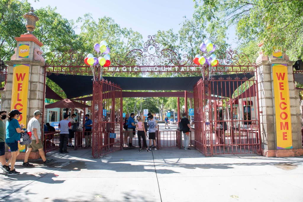 six-flags-magic-mountain-first-135020102
