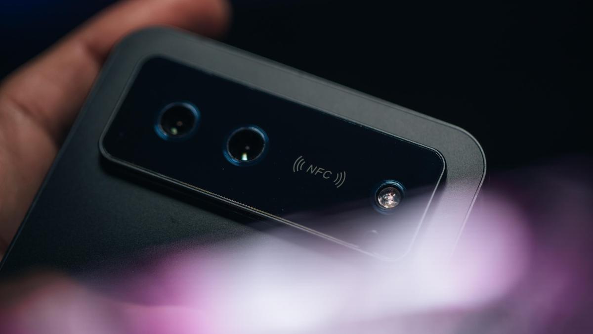 The camera bar on the Unihertz Titan 2 Elite.