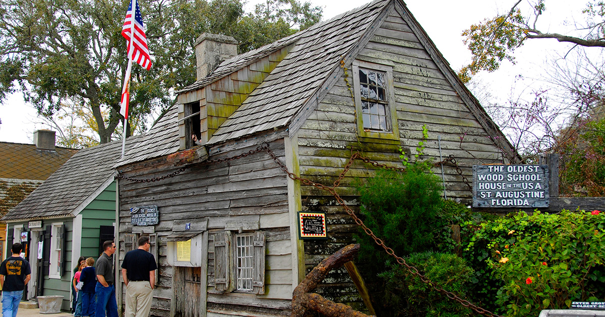 15 of the oldest houses in the United States that are still standing