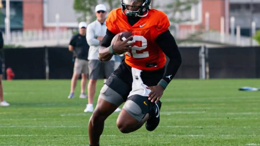 DJ Lagway runs the ball