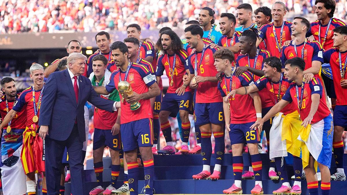 Soccer Star Cristian Romero Snubs Donald Trump's Handshake During World Cup Final Presentation