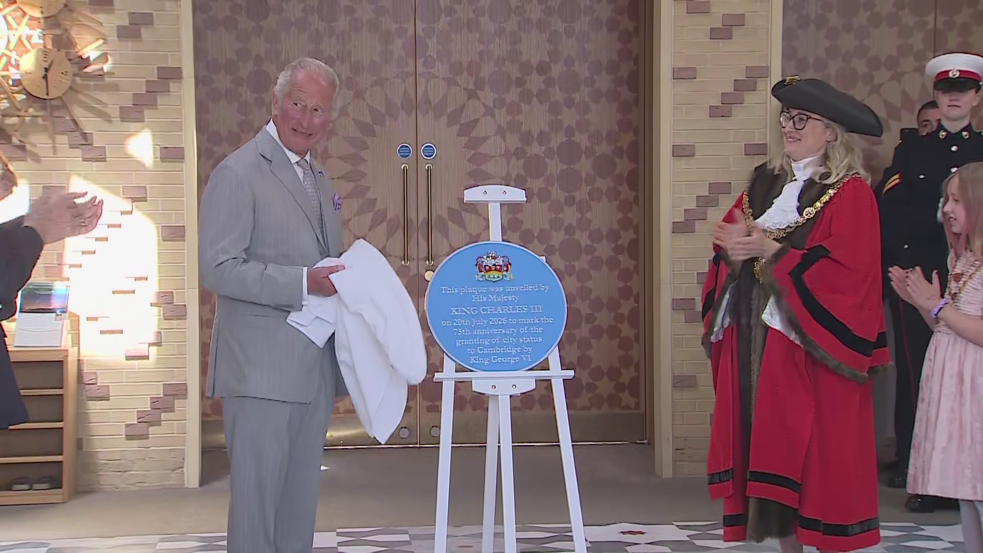 King Charles tours Europe's first eco-mosque