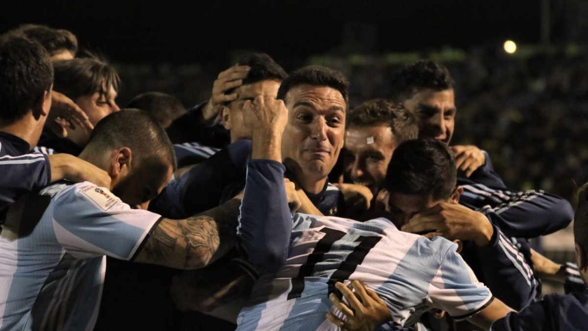 Argentina coach Lionel Scaloni apologized to the media, before breaking down in tears after the World Cup final loss to Spain