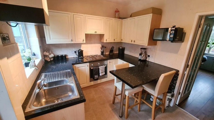 11 Homeowners Who Repainted Their Kitchen Cabinets and Fell Back in Love With Cooking