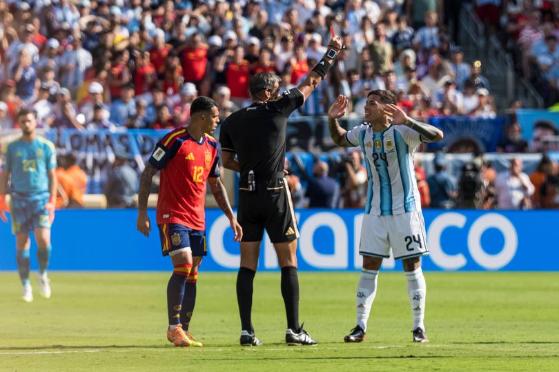 Argentina's Enzo Fernández was sent off in the second half of their 1-0 loss to Spain