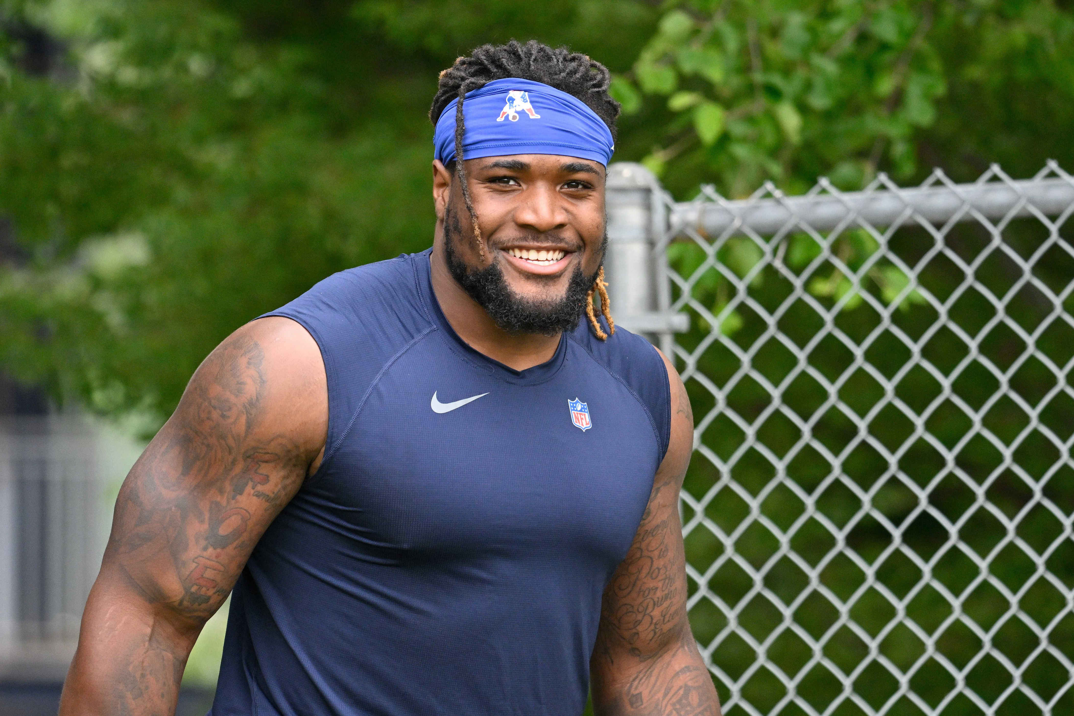 Patriots bring back promising young DT on one-year deal