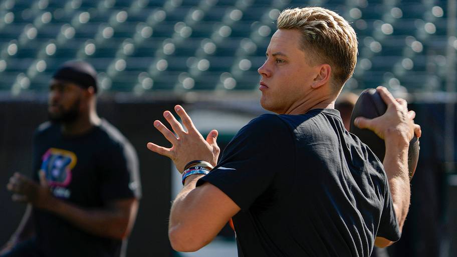 Cincinnati Bengals quarterback Joe Burrow (9) throws during warm-ups before the NFL Week 5