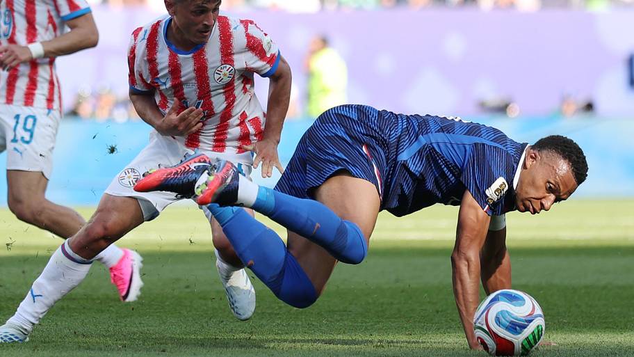Andrés Cubas, Kylian Mbappe