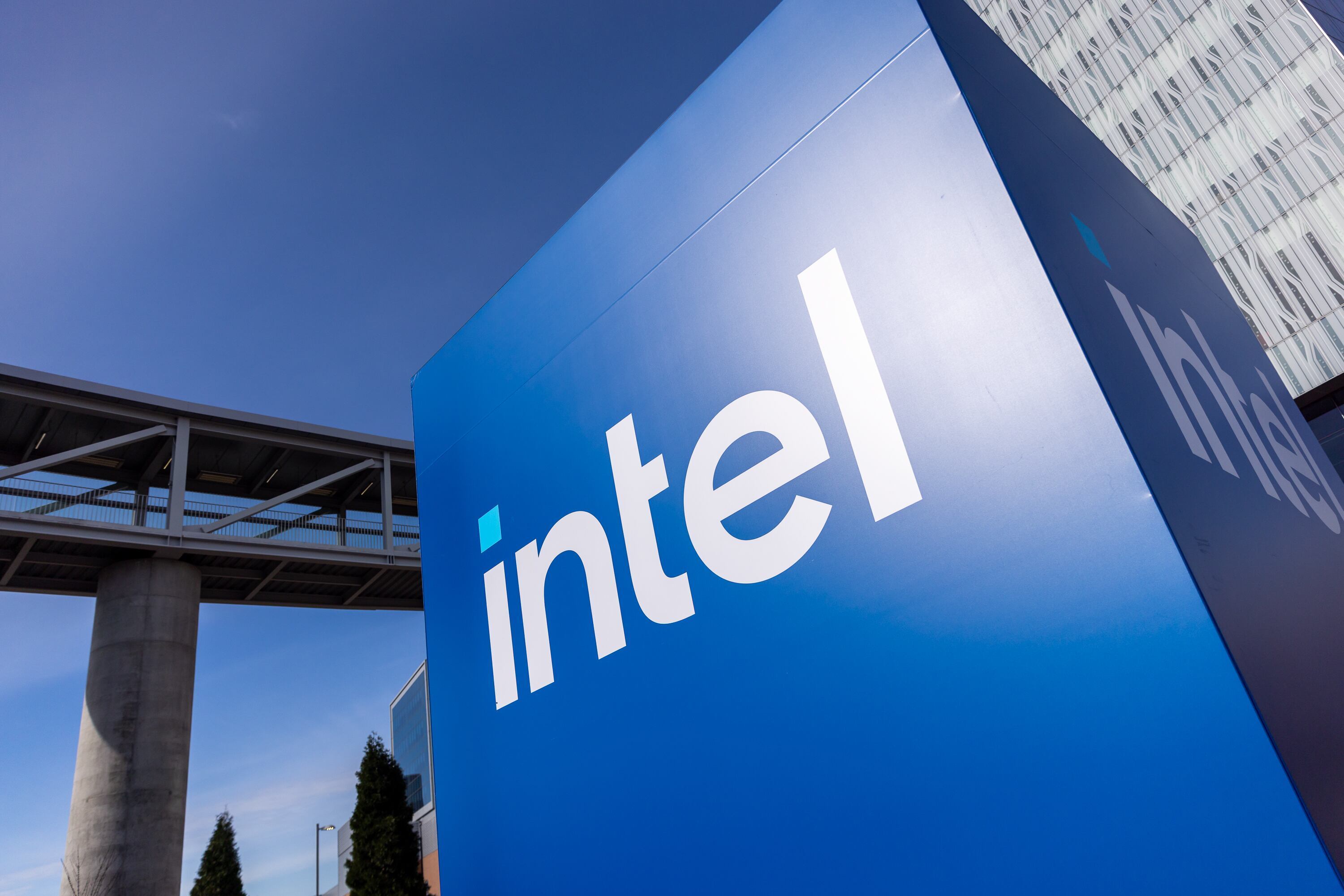 Intel plans fresh layoffs, this time in its data center group