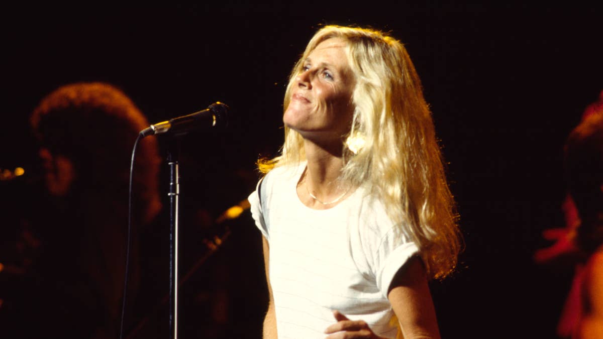 kim-carnes-performs-at-the-savoy