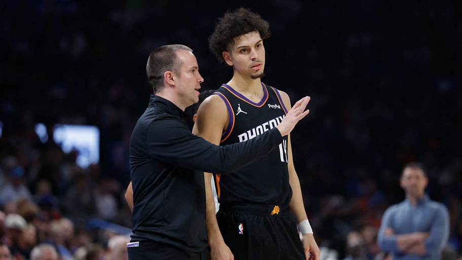 Phoenix Suns head coach Jordan Ott talks to Phoenix Suns guard Koby Brea (14) during the first half at Paycom Center