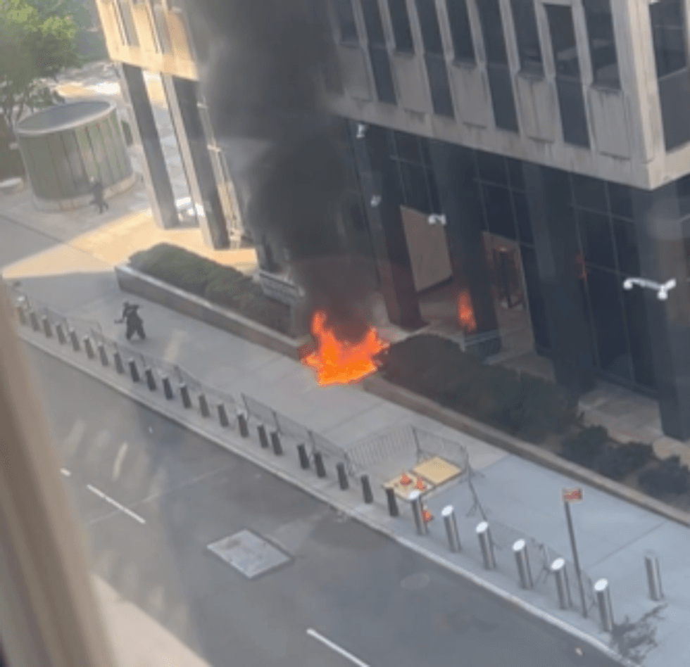 Attack at NYC immigration centre | Source: X/DOUBLEDASH_H