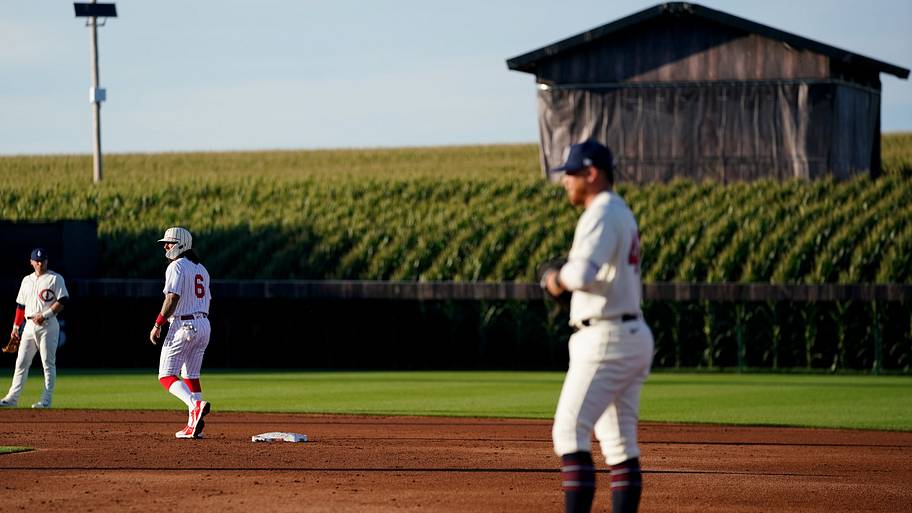 Jonathan India leads off of second base against the Chicago Cubs