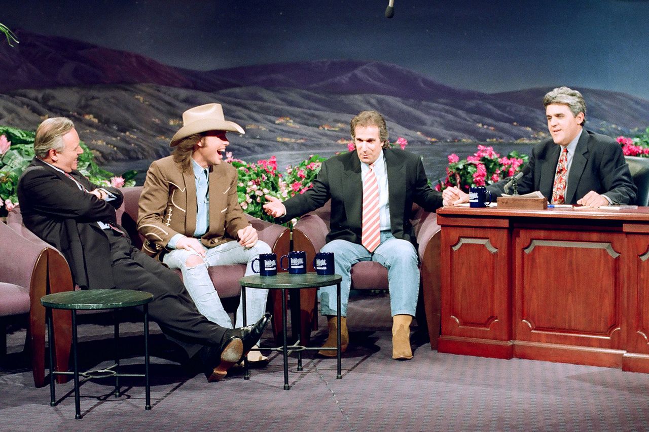 THE TONIGHT SHOW WITH JAY LENO -- Episode 195 -- Pictured: (l-r) Actor Sir Anthony Hopkins, singer Dwight Yokam, actor Henry Winkler during an interview with host Jay Leno on March 26, 1993 --