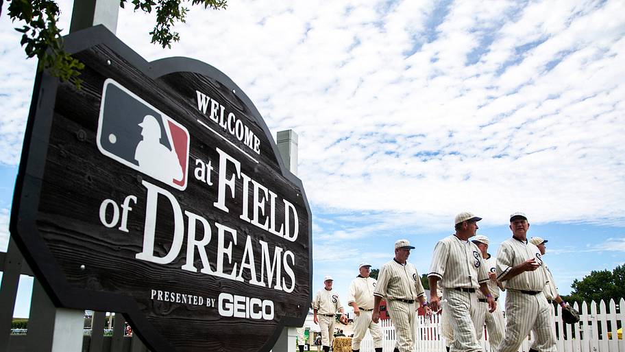 Twins unveil throwback uniforms for Field of Dreams game