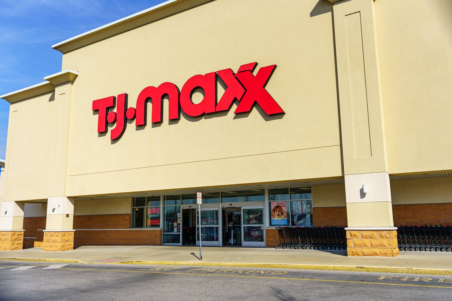 Discover TJ Maxx's Cozy Black Cat Blanket Perfect for Year-Round Decor at $24.99