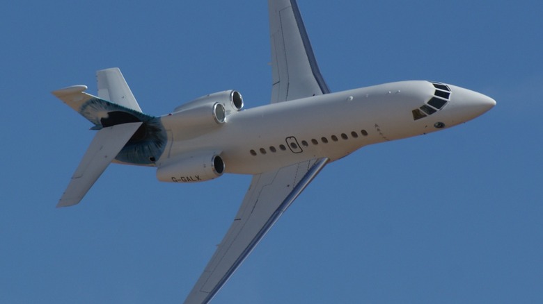3 celebrities who own a Dassault Falcon 900 private jet