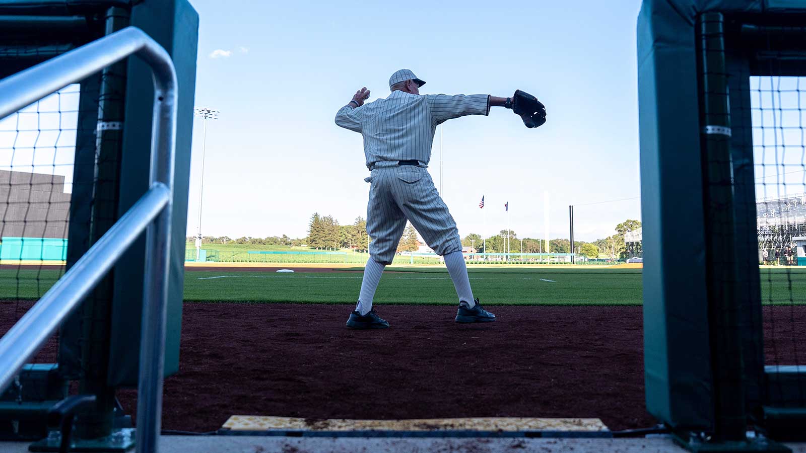 Phillies, Twins debut MLB Field of Dreams uniforms