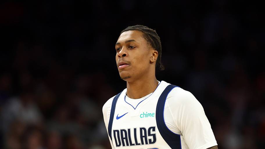 Dallas Mavericks forward Tyler Smith