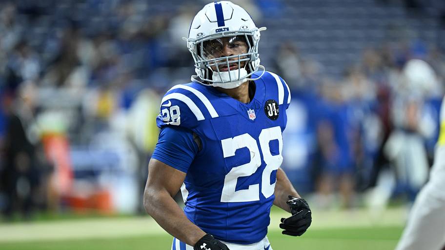 Jonathan Taylor Rises in the Perfect 12-Team Fantasy Football PPR Mock Draft