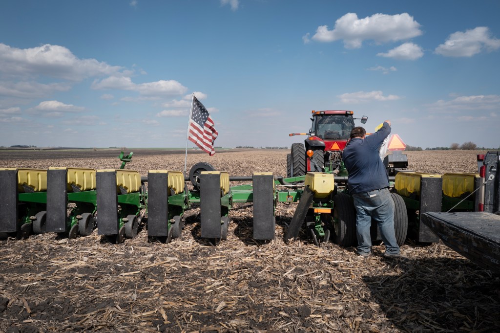 Democrats' chances of defeating Iowa GOP as farmer income drops 50 percent