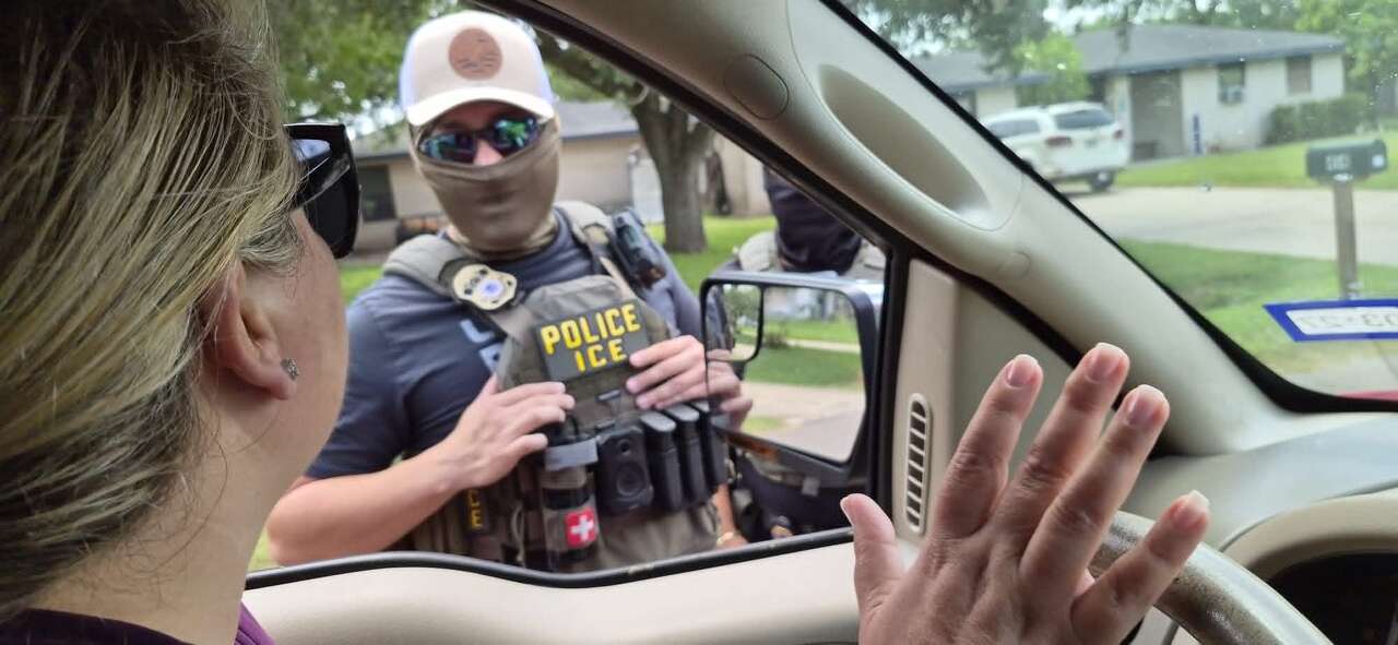 South Texas woman says ICE agents pointed gun at teen later released