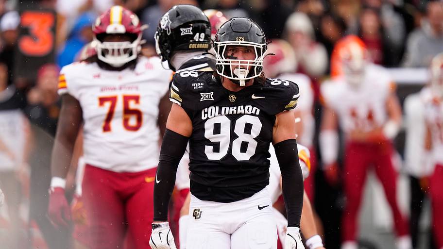 Colorado Buffaloes defensive lineman Alexander McPherson (98) celebrates a defensive play against the Iowa State Cyclones.