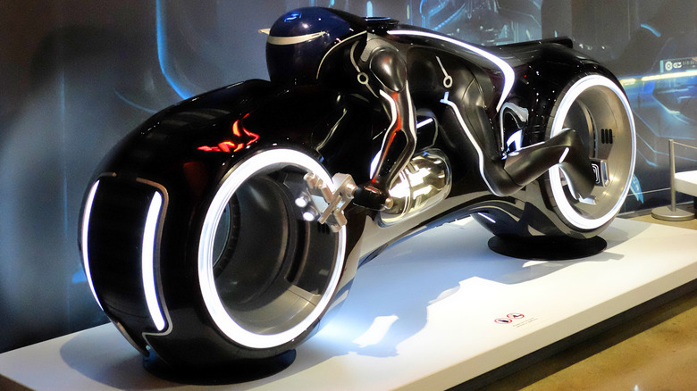 10 Of The Coolest Motorcycles In All Of Science Fiction