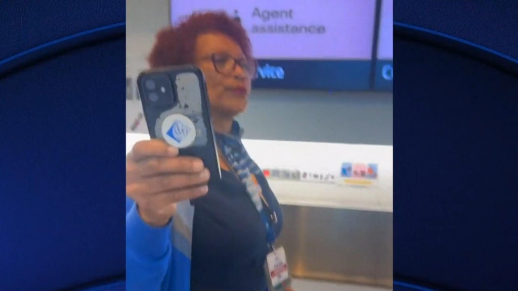 United Airlines employee appears to threaten to call ICE on passenger: "You don't act like a citizen"