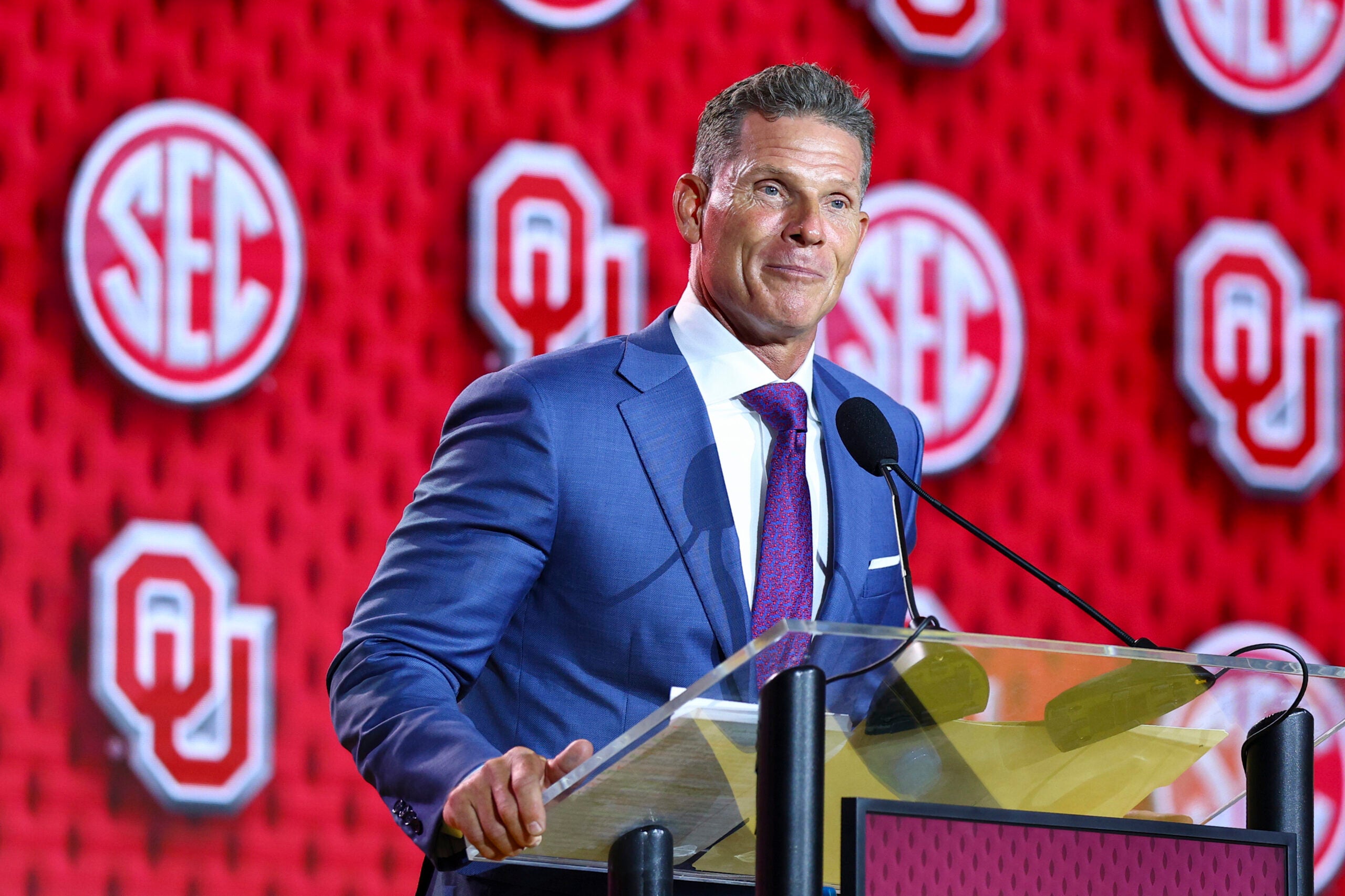 Oklahoma Sooners HC Brent Venables opens up on a new player's role despite some recent changes that have made things a bit complicated