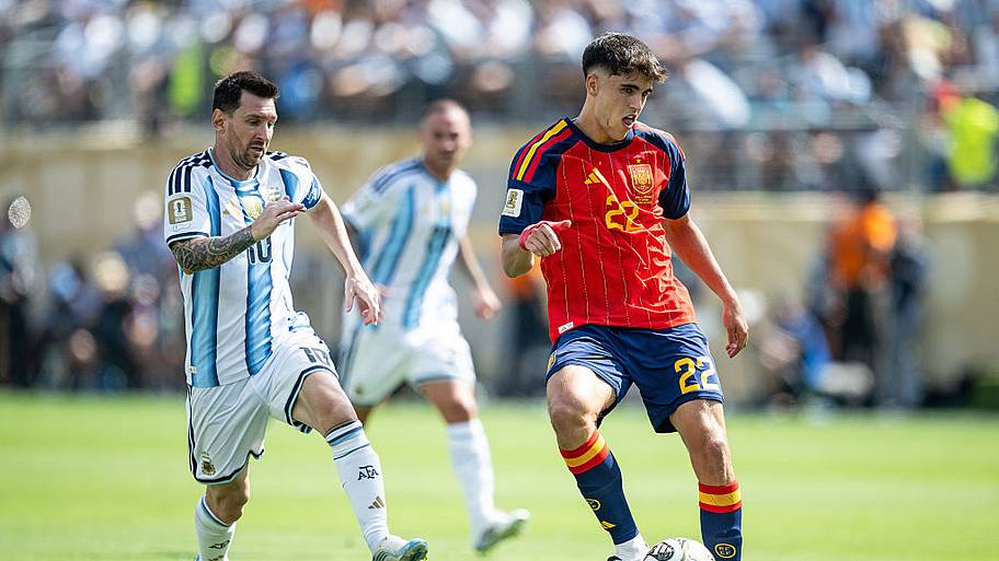 Pau Cubarsí, Lionel Messi