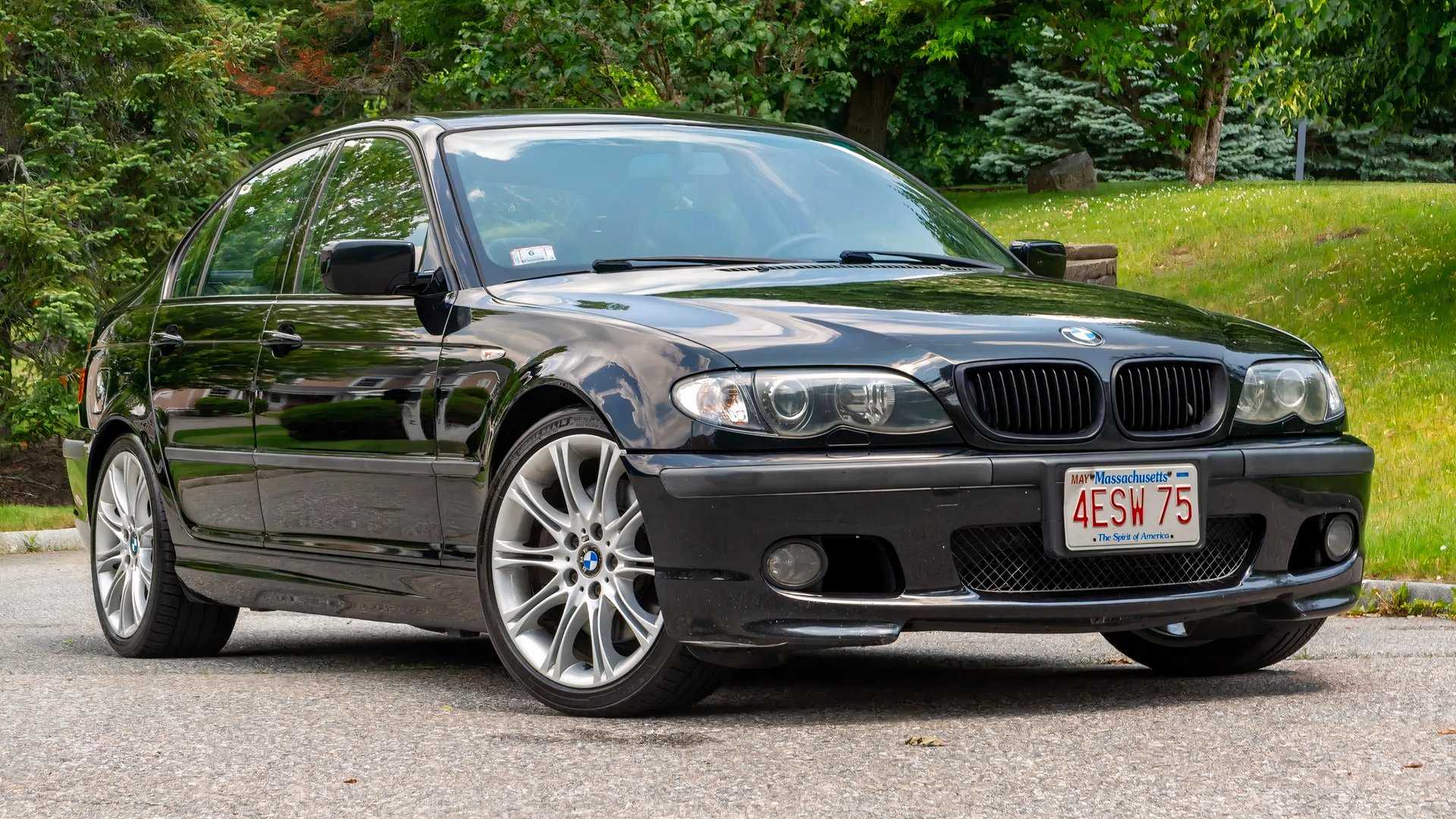 Front three-quarter view of the BMW 330i ZHP