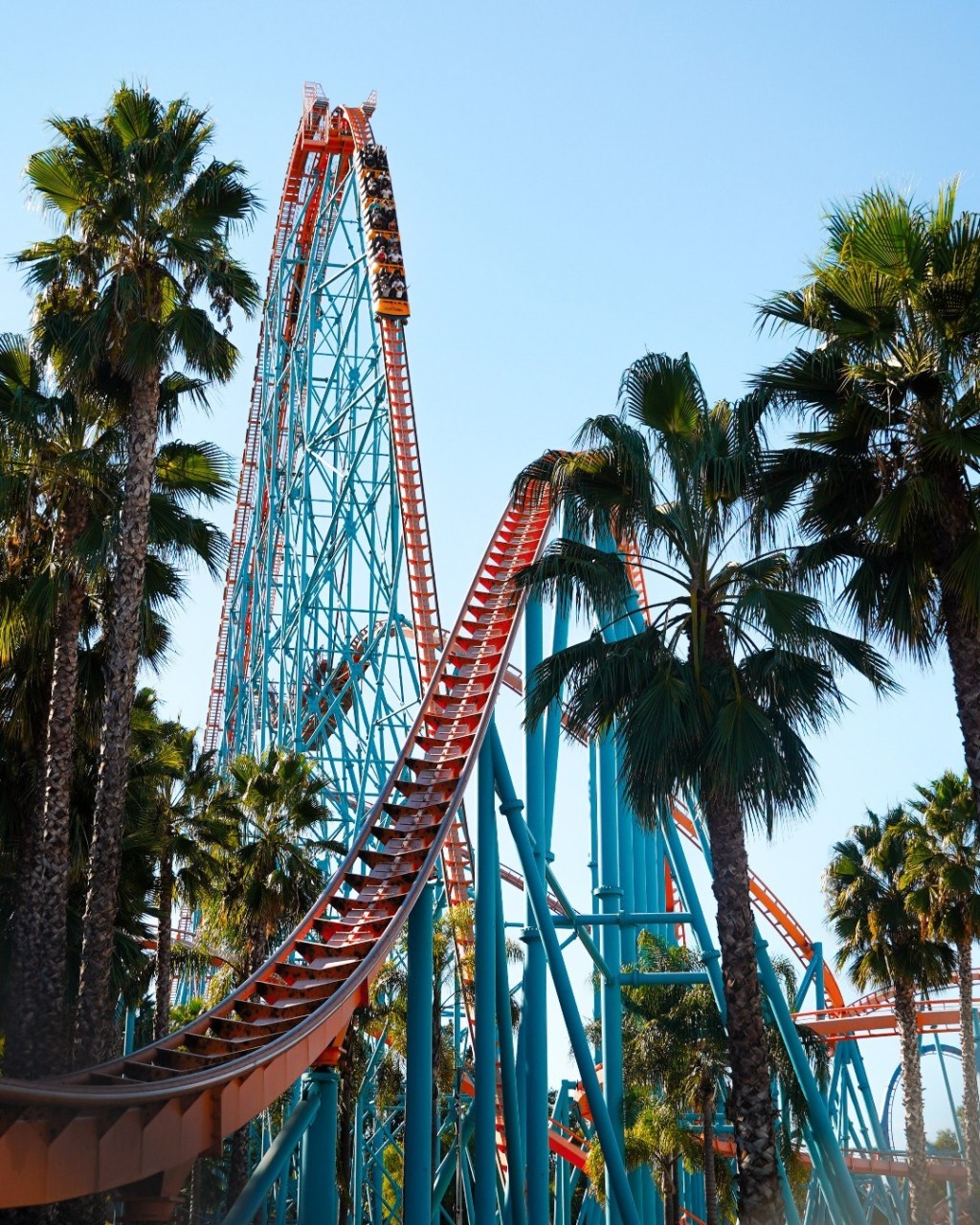 ‘Employee of the month’ files $20M lawsuit against Magic Mountain, alleging racial discrimination