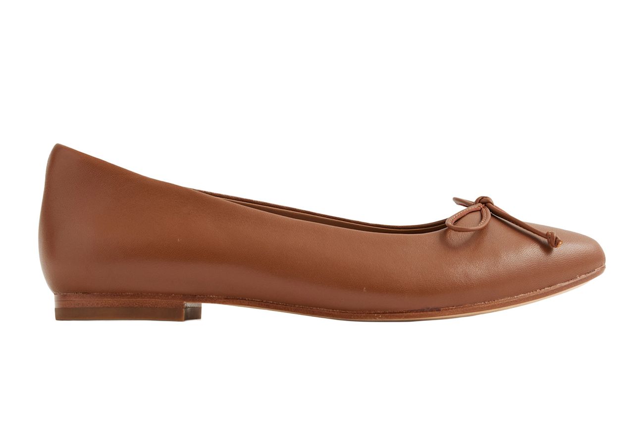 Quince Italian Leather Pointed Bow Flat
