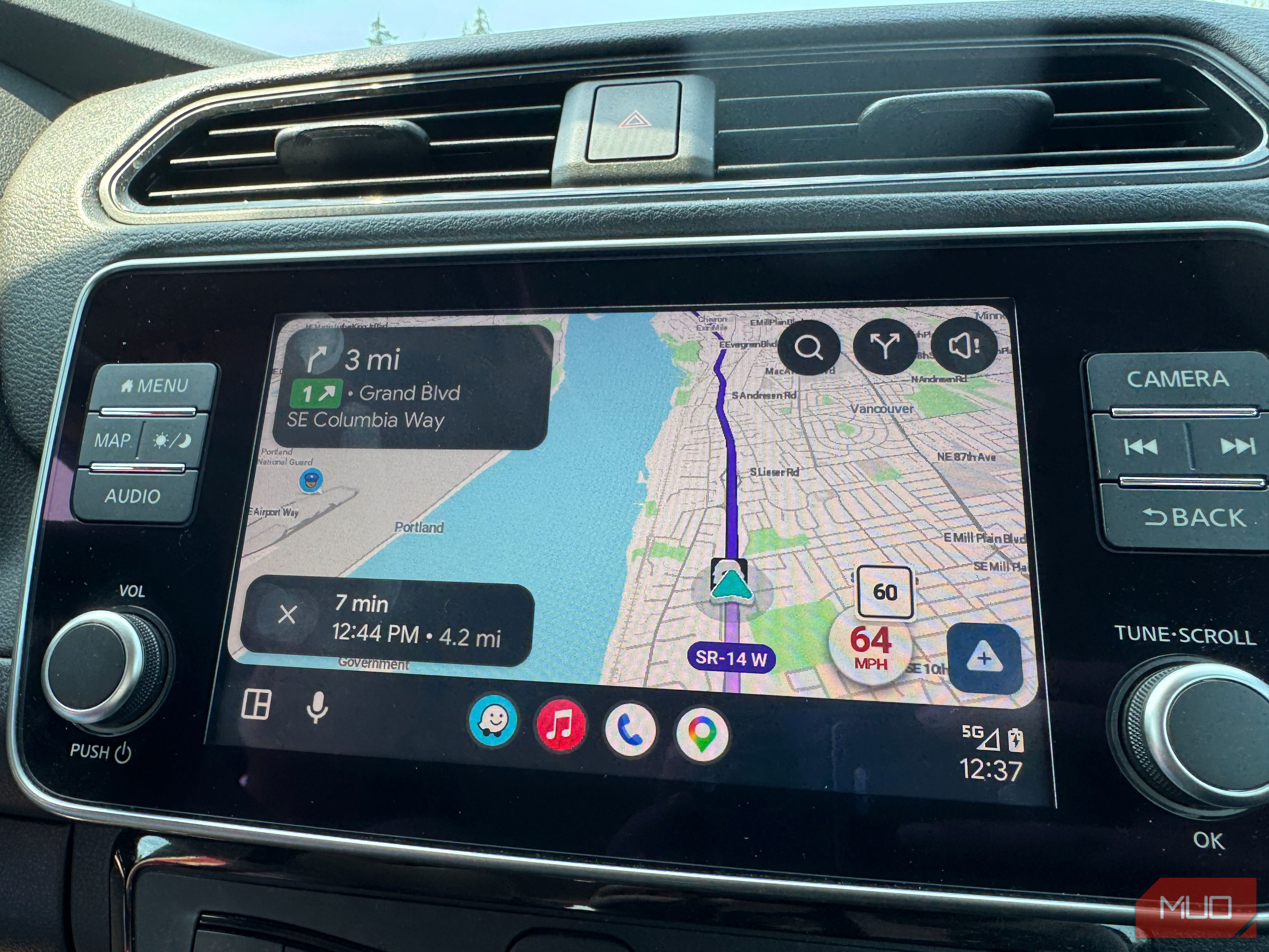 I switched from Google Maps to Waze in Android Auto, and I finally get it